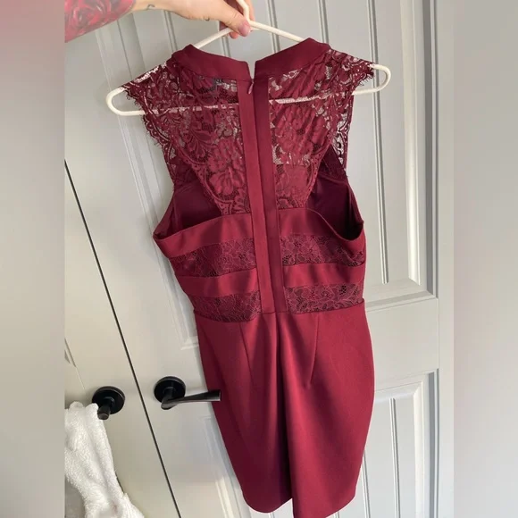 Burgundy Express dress - Picture 2 of 3